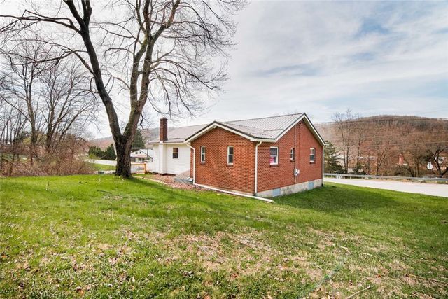 582 Oneida Valley Rd, Center Twp, PA 16001