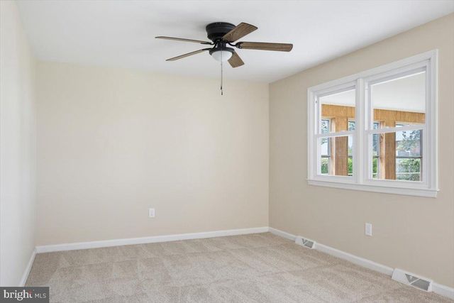 6 BLACK RD, New Castle, DE 19720