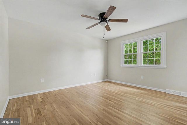 6 BLACK RD, New Castle, DE 19720