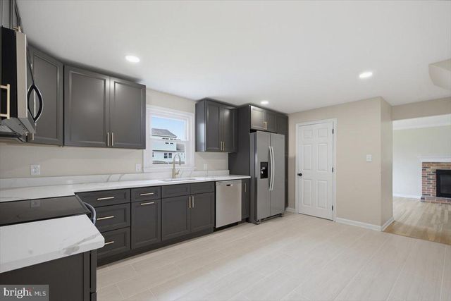 6 BLACK RD, New Castle, DE 19720