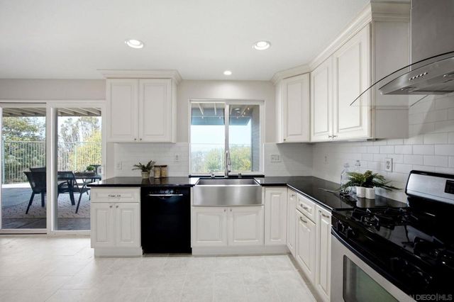 150 Ridge View Way, Oceanside, CA 92057