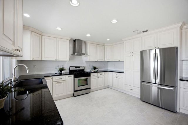 150 Ridge View Way, Oceanside, CA 92057