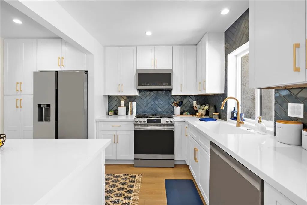36 Starfish Court, Newport Beach, CA 92663