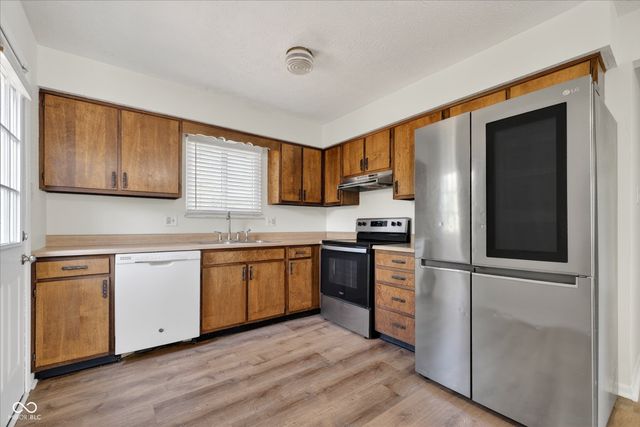 8614 Stonewall Drive, Indianapolis, IN 46231