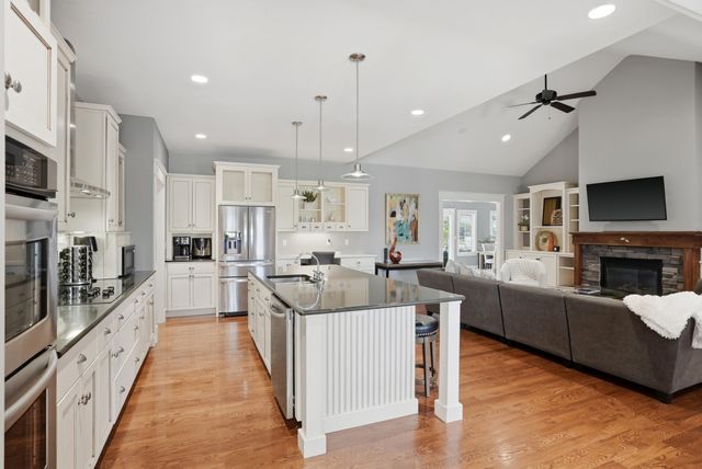 2200 CORONA RD, Columbia, MO 65203