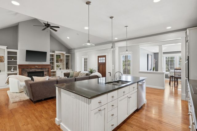 2200 CORONA RD, Columbia, MO 65203