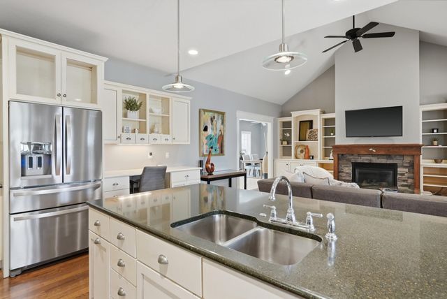 2200 CORONA RD, Columbia, MO 65203
