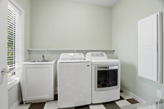 2200 CORONA RD, Columbia, MO 65203