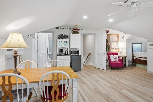 2200 CORONA RD, Columbia, MO 65203