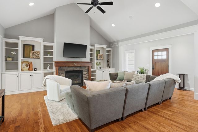 2200 CORONA RD, Columbia, MO 65203