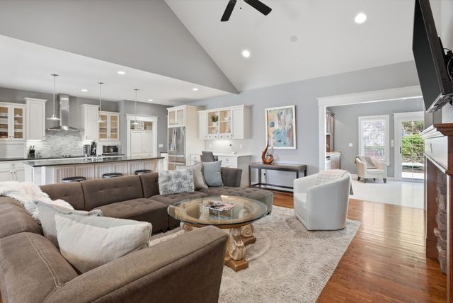 2200 CORONA RD, Columbia, MO 65203