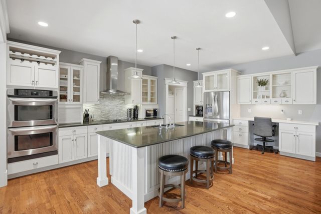 2200 CORONA RD, Columbia, MO 65203