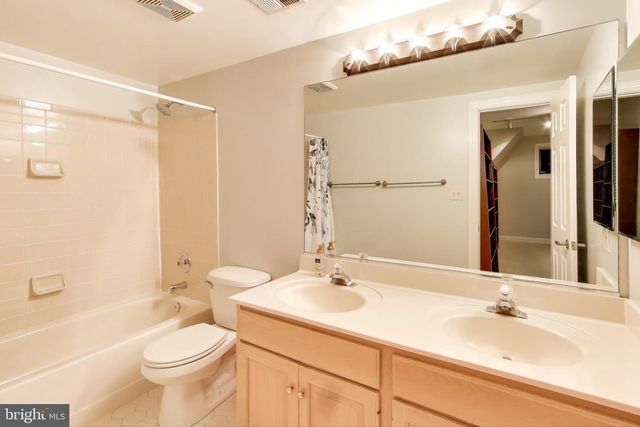 7806 FOX GATE CT, Bethesda, MD 20817