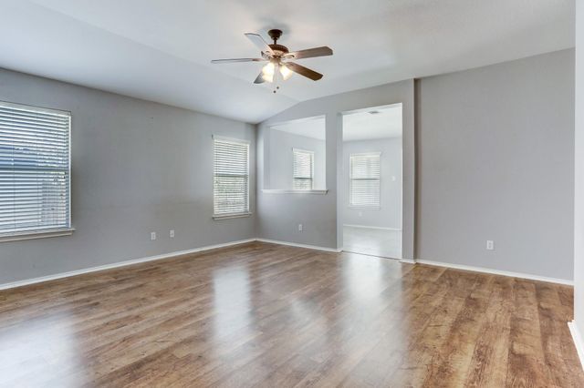211 Hyltin ST, Hutto, TX 78634
