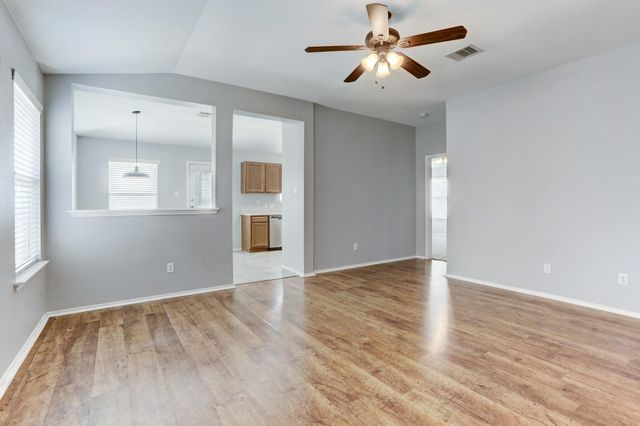 211 Hyltin ST, Hutto, TX 78634