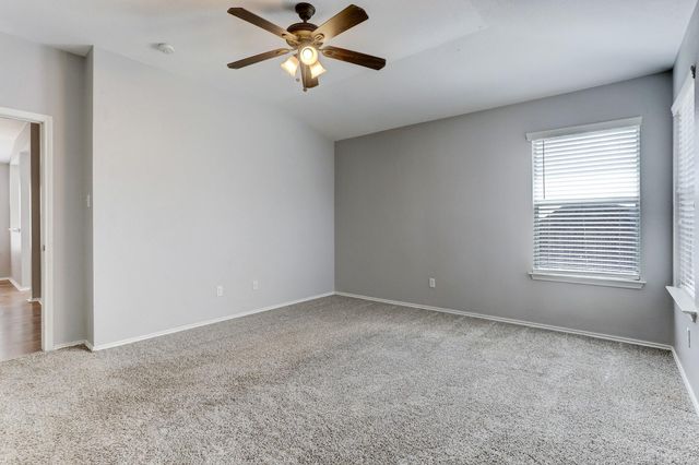211 Hyltin ST, Hutto, TX 78634