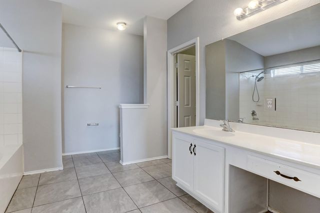 211 Hyltin ST, Hutto, TX 78634