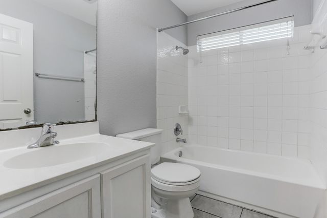 211 Hyltin ST, Hutto, TX 78634