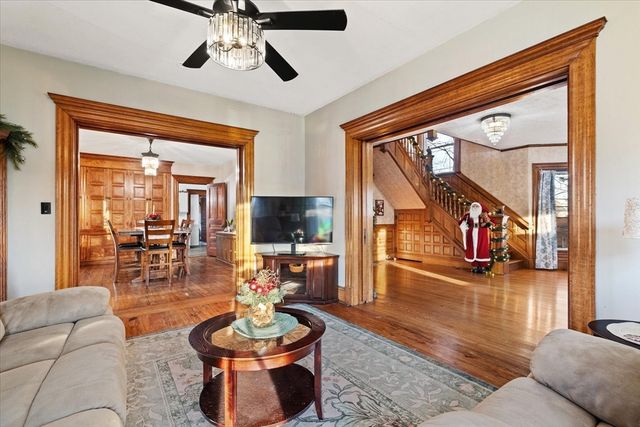 53 Grove St, Winchendon, MA 01475