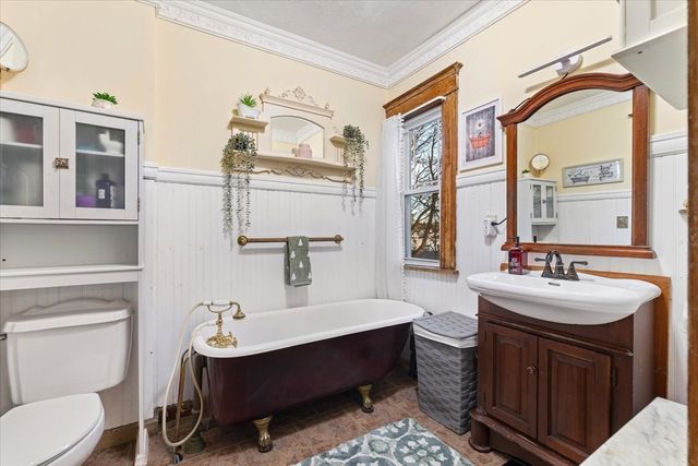 53 Grove St, Winchendon, MA 01475