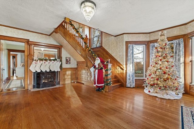 53 Grove St, Winchendon, MA 01475