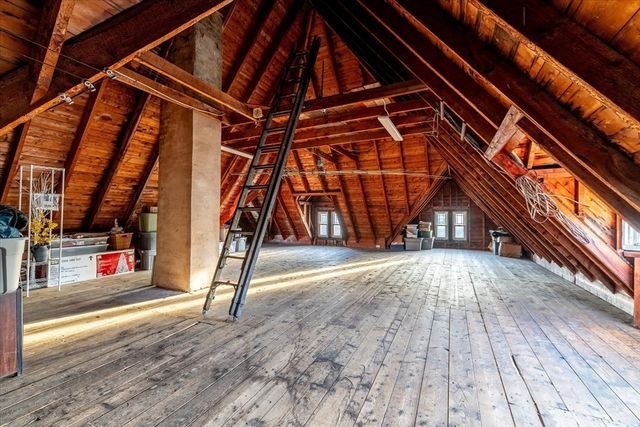 53 Grove St, Winchendon, MA 01475