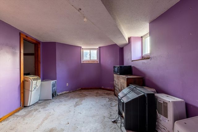 53 Grove St, Winchendon, MA 01475