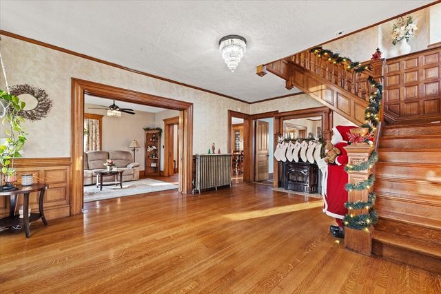 53 Grove St, Winchendon, MA 01475