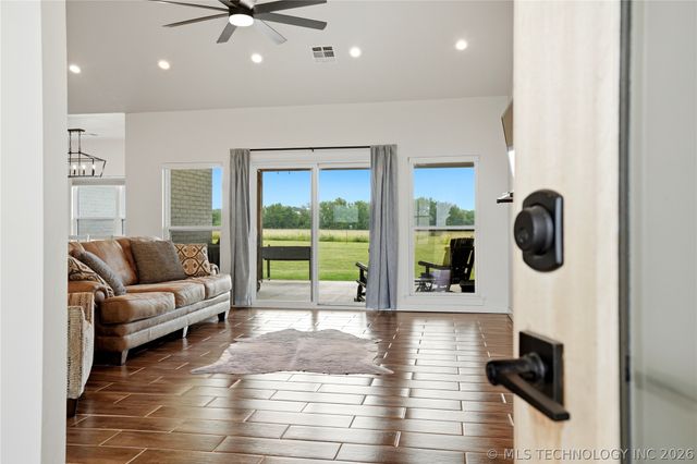 9862 N 49th Street East, Wagoner, OK 74467