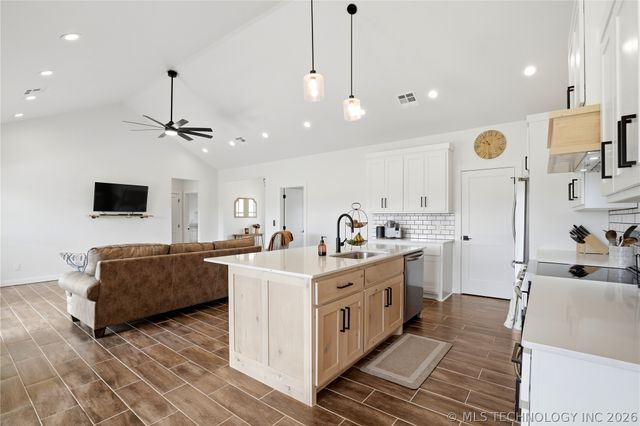9862 N 49th Street East, Wagoner, OK 74467
