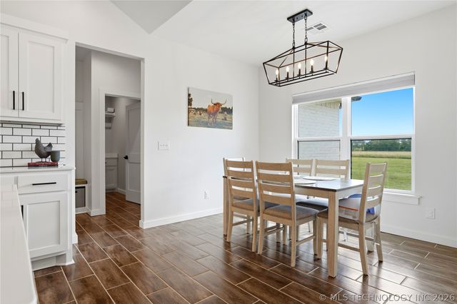 9862 N 49th Street East, Wagoner, OK 74467