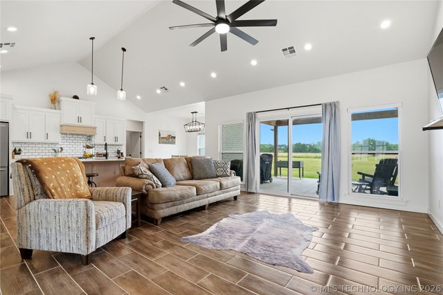 9862 N 49th Street East, Wagoner, OK 74467