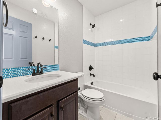 231 S Old Hammer Court, Aurora, CO 80018