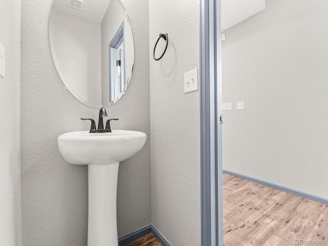 231 S Old Hammer Court, Aurora, CO 80018