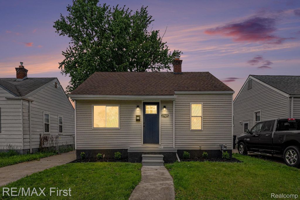 27825 Van Howe Street, Roseville, MI 48066