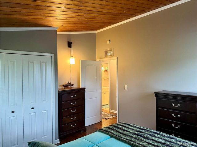 29589 Jefferson Avenue 15, Gibraltar, MI 48173