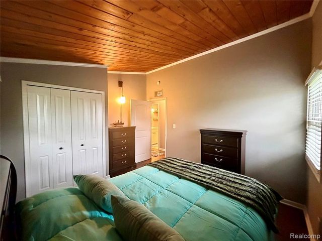 29589 Jefferson Avenue 15, Gibraltar, MI 48173