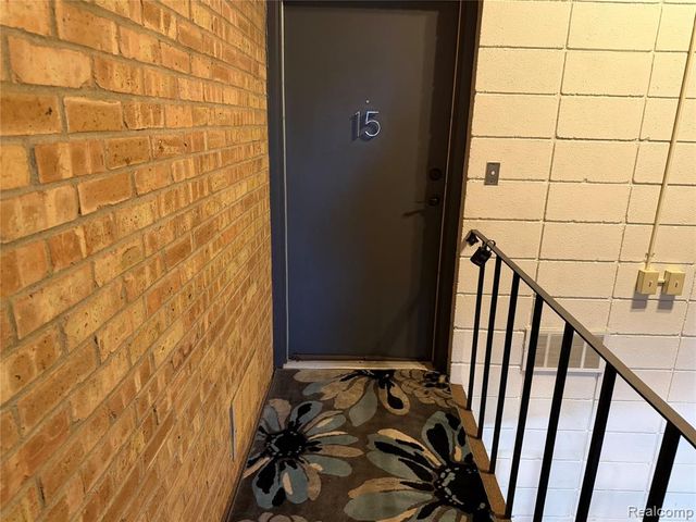 29589 Jefferson Avenue 15, Gibraltar, MI 48173