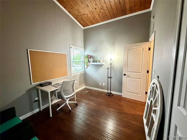 29589 Jefferson Avenue 15, Gibraltar, MI 48173