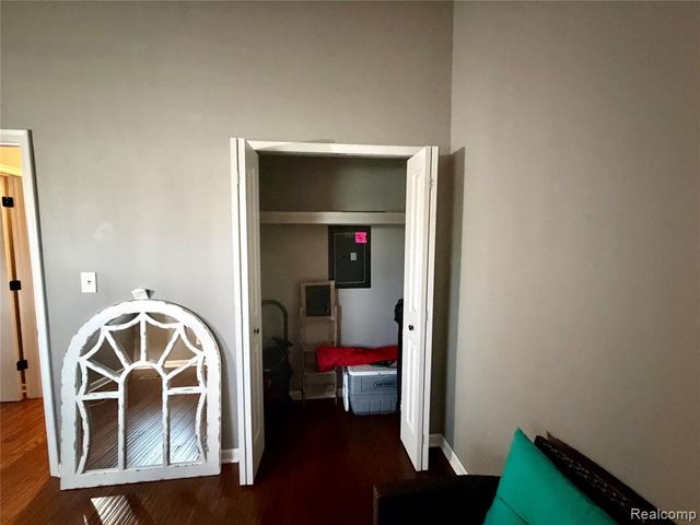 29589 Jefferson Avenue 15, Gibraltar, MI 48173