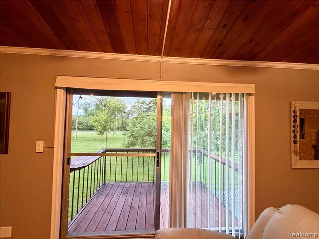 29589 Jefferson Avenue 15, Gibraltar, MI 48173