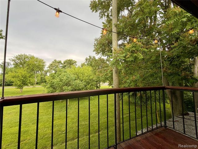29589 Jefferson Avenue 15, Gibraltar, MI 48173