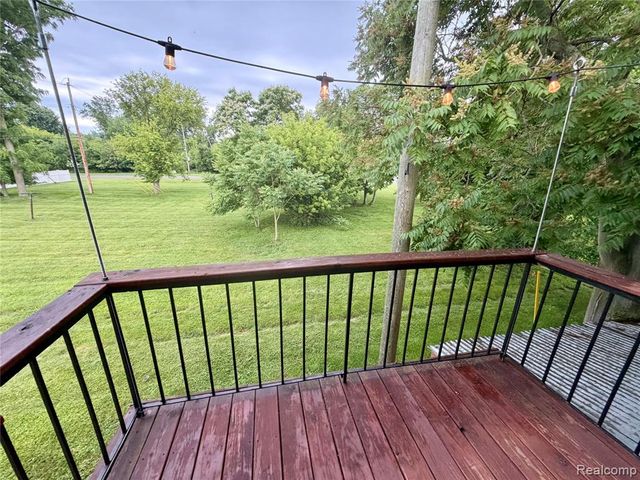 29589 Jefferson Avenue 15, Gibraltar, MI 48173