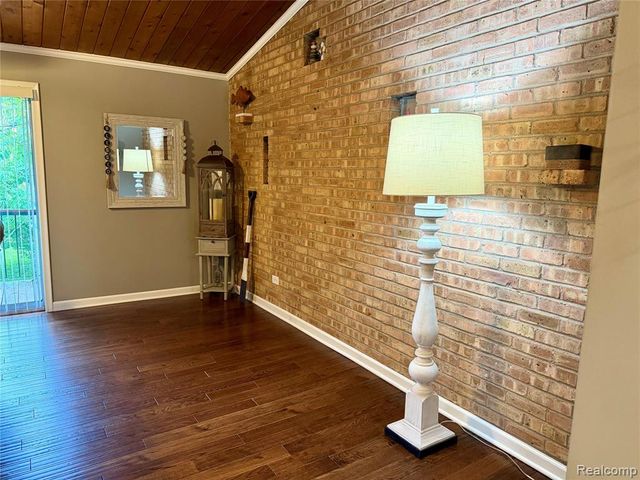 29589 Jefferson Avenue 15, Gibraltar, MI 48173