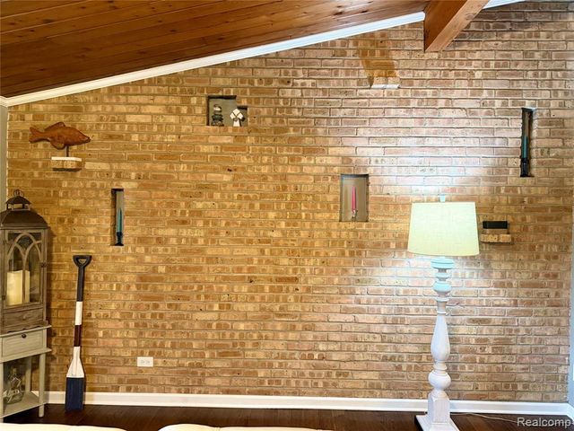 29589 Jefferson Avenue 15, Gibraltar, MI 48173