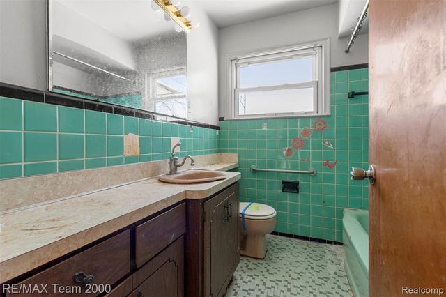 29570 Rosemont Street, Roseville, MI 48066