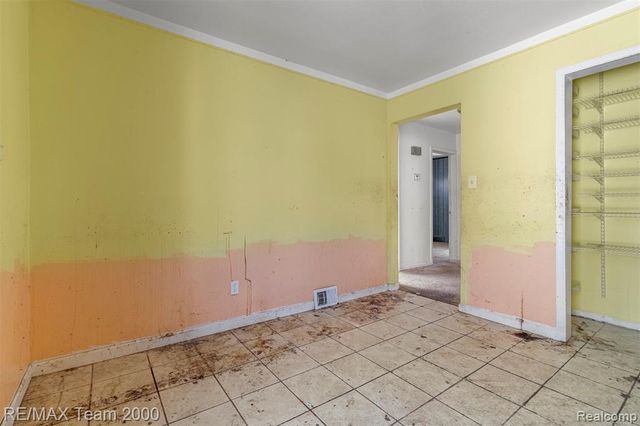 29570 Rosemont Street, Roseville, MI 48066