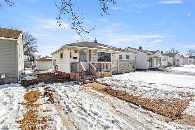 29570 Rosemont Street, Roseville, MI 48066