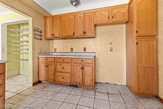 29570 Rosemont Street, Roseville, MI 48066