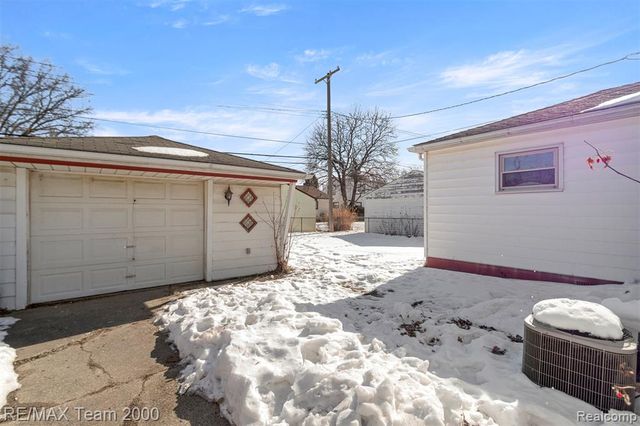 29570 Rosemont Street, Roseville, MI 48066